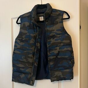 GAP Kids Camo Puffer Vest Boys Size Large